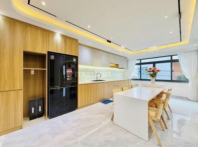 Siêu rẻ! Nhà Cô Giang, Quận 1, 4PN – 5WC, full sổ hồng, chỉ 3,5 tỷ!