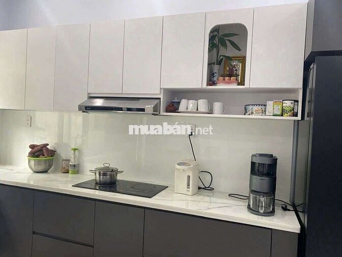 NHÀ 1T2L 5x20 4PN 4WC, SẴN MÁY LẠNH. NẰM NGAY TÔ NGỌC VÂN, Ở + VP CTY
