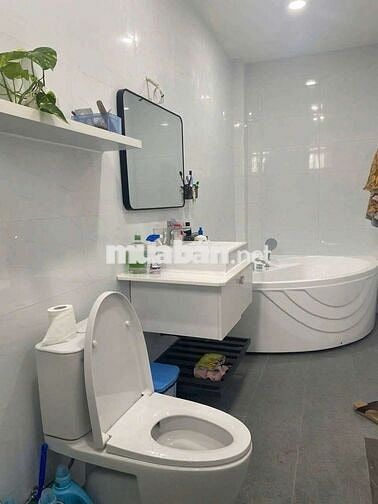 NHÀ 1T2L 5x20 4PN 4WC, SẴN MÁY LẠNH. NẰM NGAY TÔ NGỌC VÂN, Ở + VP CTY
