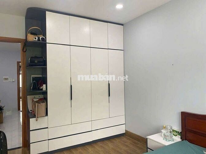 NHÀ 1T2L 5x20 4PN 4WC, SẴN MÁY LẠNH. NẰM NGAY TÔ NGỌC VÂN, Ở + VP CTY