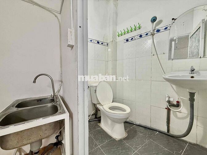 PHÒNG GÁC MÁY LẠNH - CỬA SỔ TRỜI - NGAY CÔNG VIÊN GIA ĐỊNH