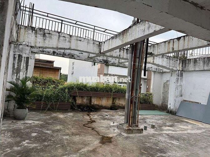 Sân thượng 160m2 ngay cửa Đông chợ Bến Thành. Giá chỉ 4x