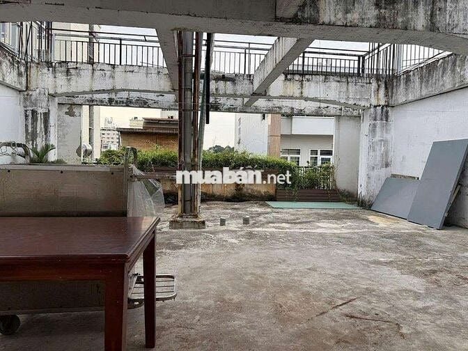 Sân thượng 160m2 ngay cửa Đông chợ Bến Thành. Giá chỉ 4x