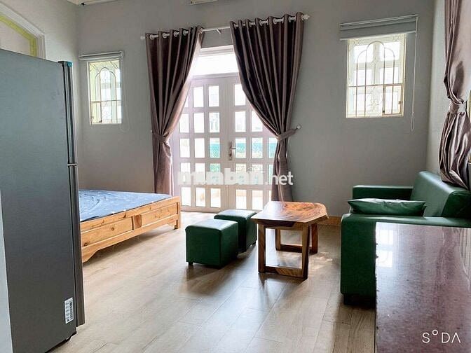 Cho thuê CHDV Studio Ban công rộng, Cửa sổ rộng ánh sáng tốt Tại Emart
