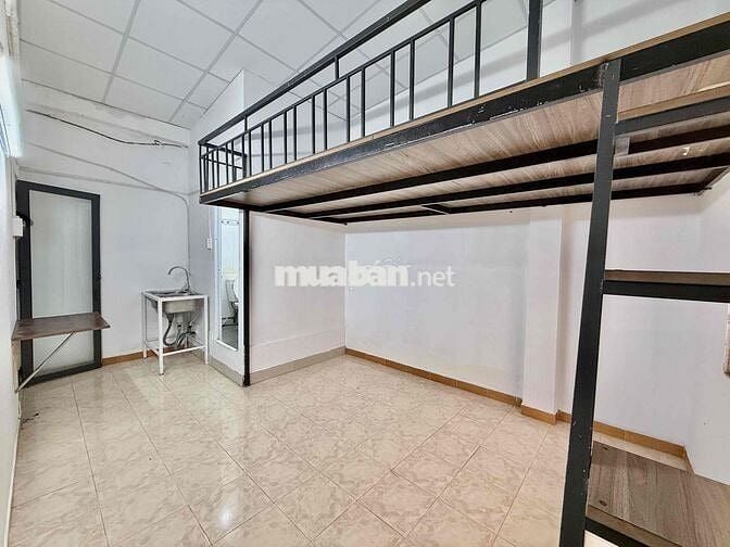 PHÒNG GÁC MÁY LẠNH - CỬA SỔ TRỜI - NGAY CÔNG VIÊN GIA ĐỊNH