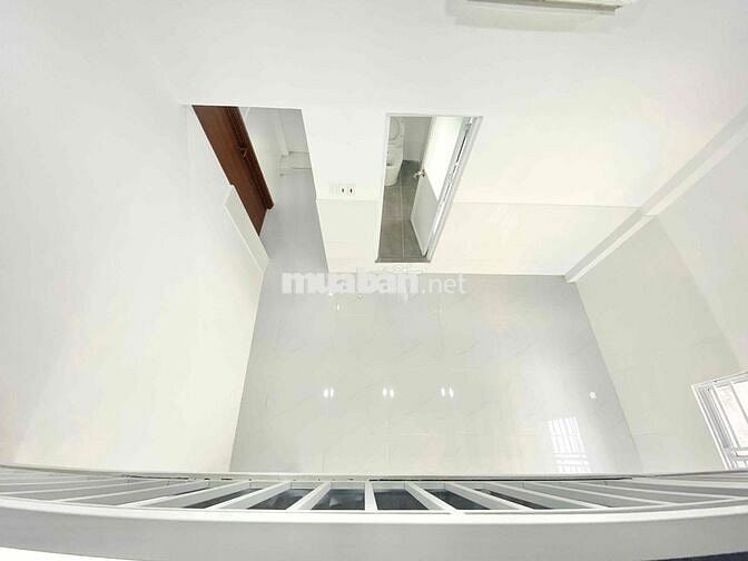 Phòng trọ Duplex 35m2 Cô Bắc, Q1, ban công thoáng mát