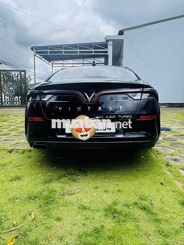 VinFast Lux A2.0 2022