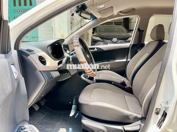 Hyundai Grand I10 số sàn 2017 màu trắng sedan