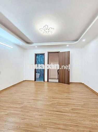 5 TỶ SỞ HỮU NHÀ ĐẸP 5 TẦNG CỰ KHỐI, LONG BIÊN CẠNH KHU PHÂN LÔ ĐẤU GIÁ