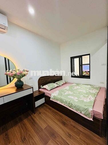 BÁN NHÀ TẬP THỂ TRẦN HƯNG ĐẠO - HOÀN KIẾM 80M - LÔ GÓC - 3P. NGỦ