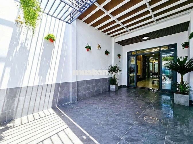 Nhà Có Nội Thất 1 Trệt 3 Lầu 4x25m Hẻm Xe Hơi Huỳnh Tấn Phát Q.7