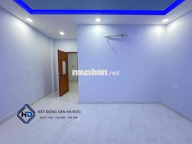 Nhà 2 lầu 5x20 mới đường lớn vỉa hè rộng, có sân để xe hơi