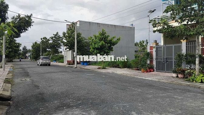 Bán nền đẹp trục đường lớn D4 Khu Tái định cư Phường 9 Vĩnh Long