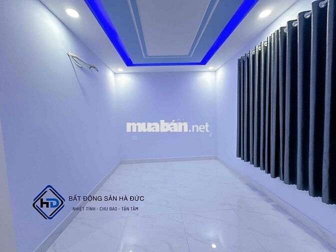 Nhà 2 lầu 5x20 mới đường lớn vỉa hè rộng, có sân để xe hơi
