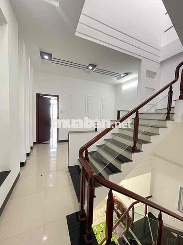 Nhà 2 lầu full nội thất kdc Hưng Phú 1