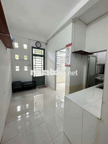 CHO THUÊ CĂN HỘ HỒNG LOAN 6A 2PN SẴN NỘI THẤT LỘ OTO GIÁ 3TR/THÁNG