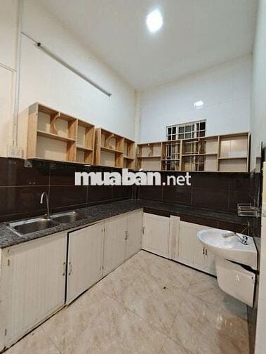 Nhà 6 triêụ 3 phòng ngủ gần Thành Uỷ Cần Thơ