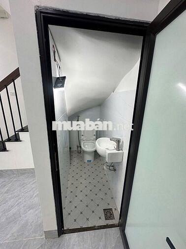 Cần bán nhà 35m2, 2 phòng ngủ tại Nhật Tân - Tây Hồ