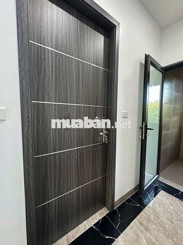 Cần bán nhà 35m2, 2 phòng ngủ tại Nhật Tân - Tây Hồ