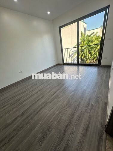 Cần bán nhà 35m2, 2 phòng ngủ tại Nhật Tân - Tây Hồ