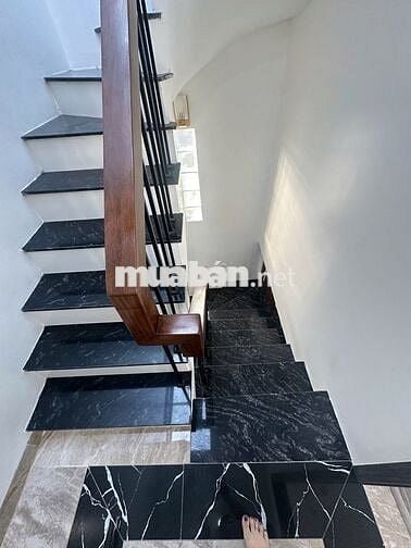 Cần bán nhà 35m2, 2 phòng ngủ tại Nhật Tân - Tây Hồ