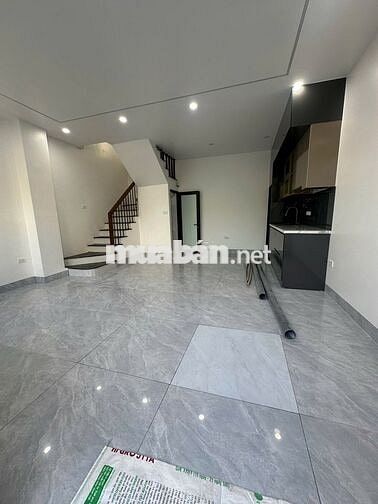 Cần bán nhà 35m2, 2 phòng ngủ tại Nhật Tân - Tây Hồ