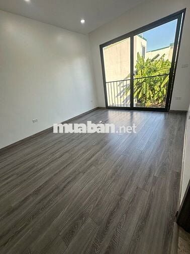 Cần bán nhà 35m2, 2 phòng ngủ tại Nhật Tân - Tây Hồ