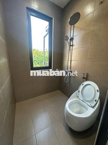 Cần bán nhà 35m2, 2 phòng ngủ tại Nhật Tân - Tây Hồ