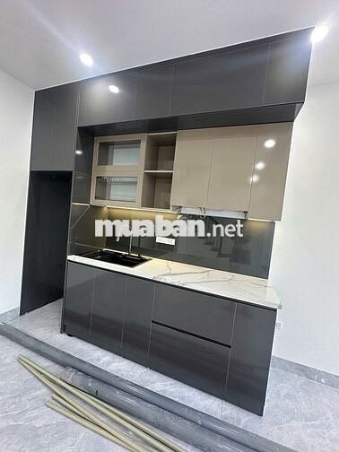 Cần bán nhà 35m2, 2 phòng ngủ tại Nhật Tân - Tây Hồ