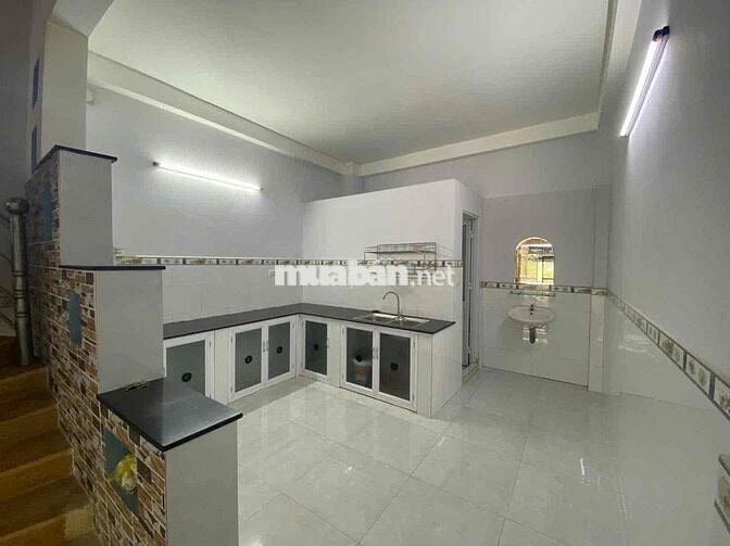 Nhà Sạch Đẹp(4x14m) Chiến Lược 1Lầu 2PN 2VS hẻm 6M Oto