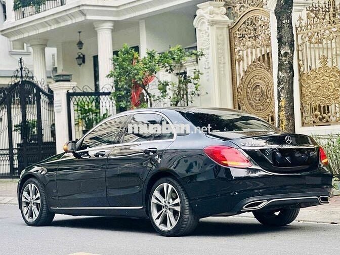 Mercedes C250 Exclusive 2018 màu đen siêu đẹp