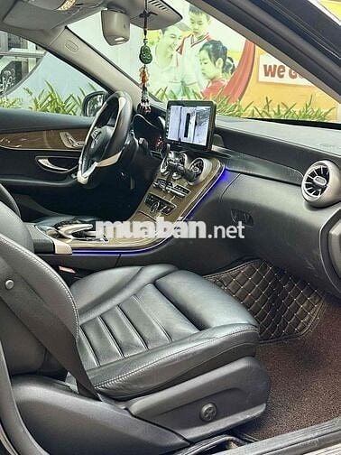 Mercedes C250 Exclusive 2018 màu đen siêu đẹp