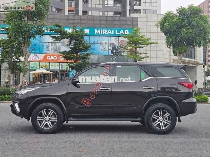 Toyota Fortuner 2.7V 4x2 AT 2017