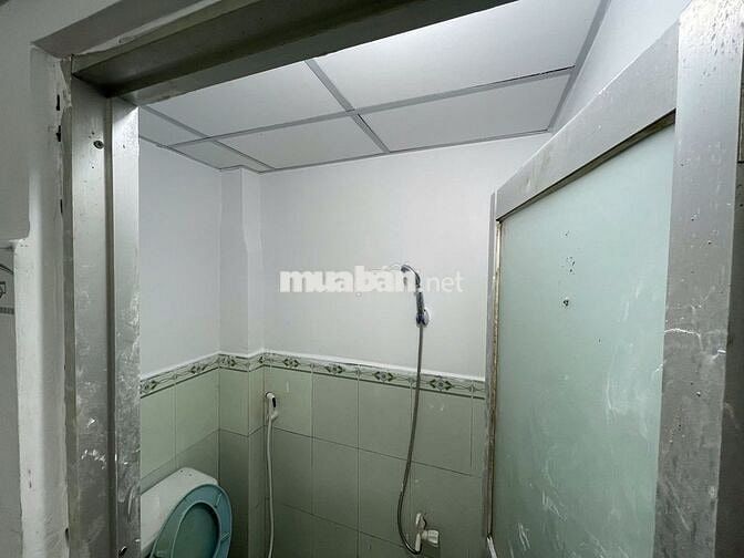 Cho nhà nhà Rẻ có máy lạnh  3.5x10 có lầu 58/19 Thạch Lam 6.5trieu