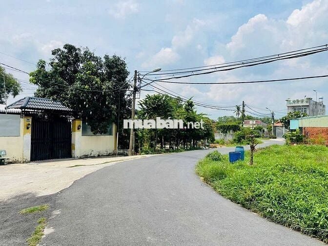 HÀNG NGỘP LÔ GÓC 2 MẶT TIỀN, DT 9M X 26M, GIÁ 980 TRIỆU, CÓ BỚT LỘC
