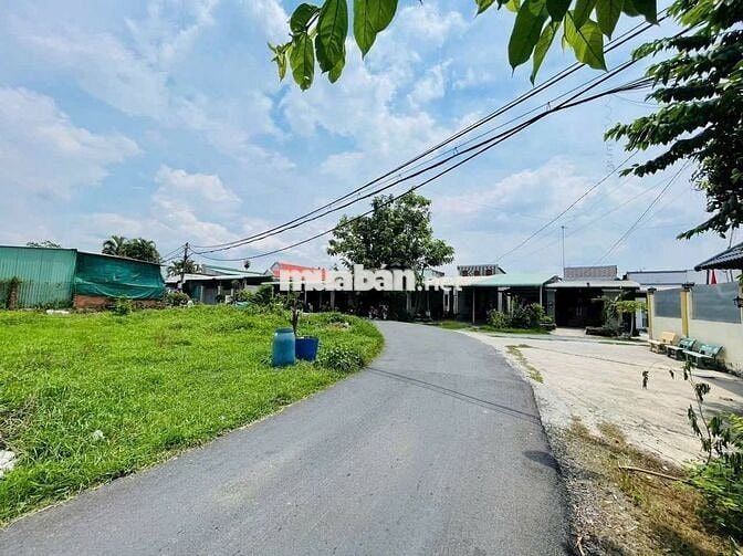 HÀNG NGỘP LÔ GÓC 2 MẶT TIỀN, DT 9M X 26M, GIÁ 980 TRIỆU, CÓ BỚT LỘC