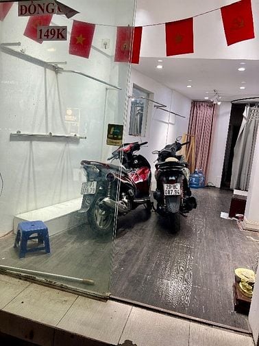 Cho thuê cửa hàng M.P 169 Cầu Giấy. DT: 22m2, mặt tiền 3.2m