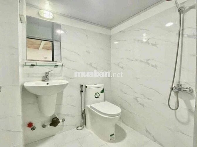 Căn hộ dịch vụ có gác, ban công - Ngay ngã tư Hàng Xanh
