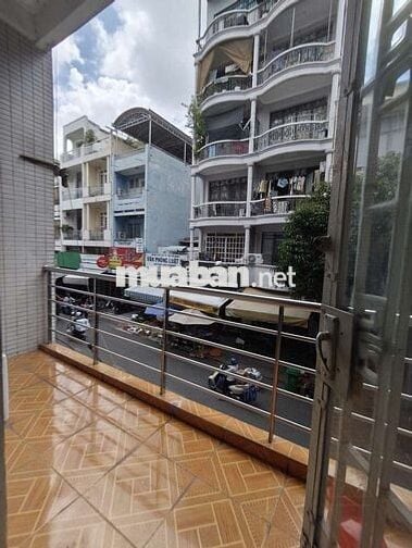 Phòng siu bự có sân, bancol, nội thất
