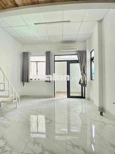Căn hộ dịch vụ có gác, ban công - Ngay ngã tư Hàng Xanh