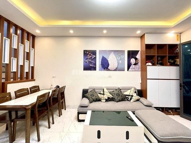 Bán nhà Vĩnh Hưng, Hoàng Mai, Dt 32m2, 2t mt 3.9m, mới đẹp ở ngay.