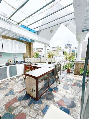 Phòng siu bự có sân, bancol, nội thất