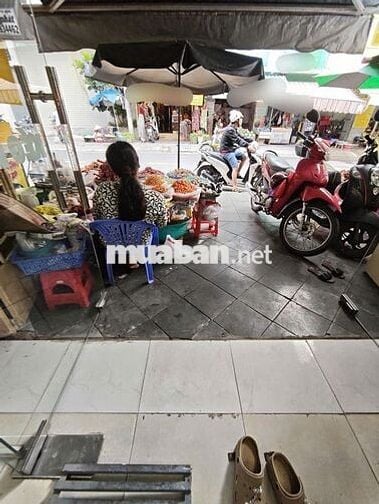 Cho thuê nhà mặt tiền Đề Thám 17 triệu thuận tiện kinh doanh