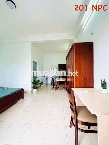 CHDV Ban Công Full Nội Thất Bồn Tắm ở Nguyễn Phúc Chu, P15, Tân Bình