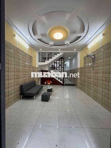 NHÀ ĐẸP ĐÚC 2 LẦU 4PN - HẺM OTO 6M THÔNG