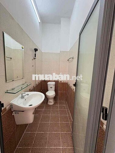 NHÀ ĐẸP ĐÚC 2 LẦU 4PN - HẺM OTO 6M THÔNG