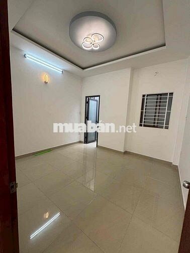 NHÀ ĐẸP ĐÚC 2 LẦU 4PN - HẺM OTO 6M THÔNG
