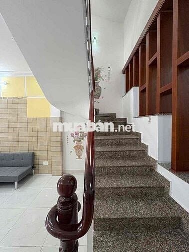 NHÀ ĐẸP ĐÚC 2 LẦU 4PN - HẺM OTO 6M THÔNG