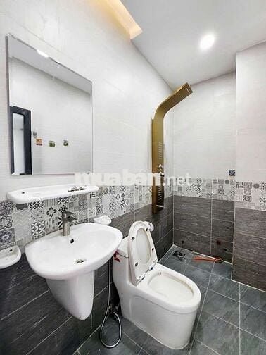 NHÀ HIẾM - NHÀ MỚI 4PN - 5WC ĐƯỜNG XE TẢI. Siêu Phẫm Bình Tân 🌹