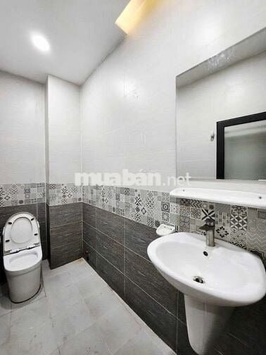 NHÀ HIẾM - NHÀ MỚI 4PN - 5WC ĐƯỜNG XE TẢI. Siêu Phẫm Bình Tân 🌹